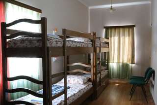 Хостелы Hostel Fortuna Кутаиси Односпальная кровать в общем номере для мужчин и женщин-6