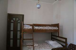 Хостелы Hostel Fortuna Кутаиси Кровать в общем номере с 4 кроватями-7