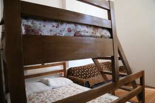 Хостелы Hostel Fortuna Кутаиси Кровать в общем номере с 4 кроватями-8