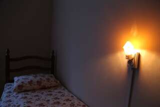 Хостелы Hostel Fortuna Кутаиси Односпальная кровать в общем номере для мужчин и женщин-2